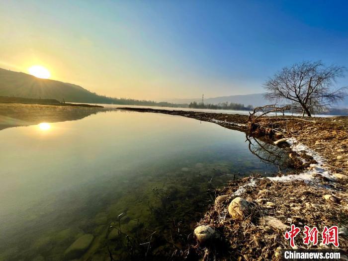 圖為青海省化隆縣黃河濕地景色?！±钣穹?攝