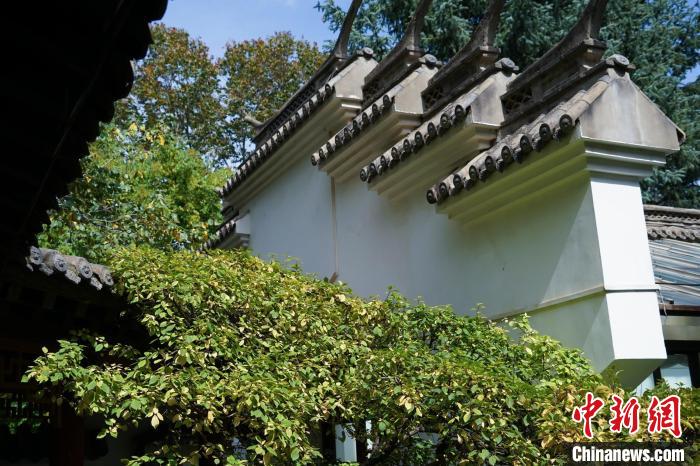 圖為西寧園林植物園內(nèi)的蘇式風格建筑?！●R銘言 攝