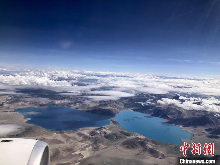 西藏阿里到拉薩航班途經(jīng)的高原湖泊?！?lt;a target='_blank' href='/'><p  align=