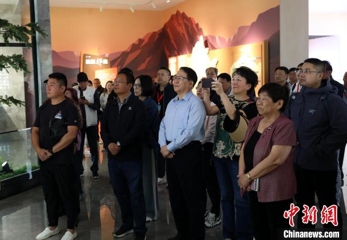 圖為臺商參訪祁連山國家公園生態(tài)科普館。　薛蒂 攝
