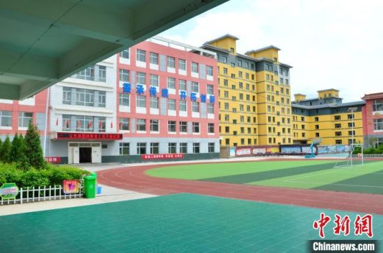 圖為化隆縣第一小學(xué)?！◆?shù)り枴z