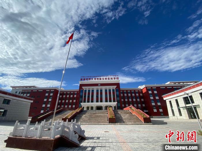瀾滄江畔開出“教育格?；ā保含F(xiàn)代教育和生態(tài)教育并重