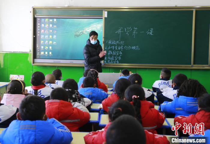 圖為學(xué)生正在上課?！●R銘言 攝