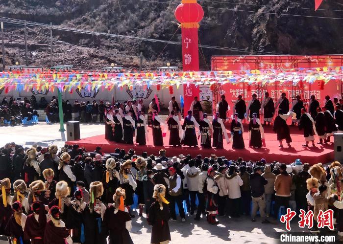 文藝活動全景?！∶⒖悼h委宣傳部供圖