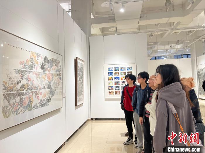圖為全國青年教師中國畫學(xué)術(shù)邀請展現(xiàn)場。　鐘旖 攝