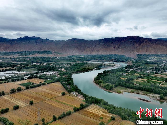 圖為黃河岸畔景色。(資料圖) 李玉峰 攝