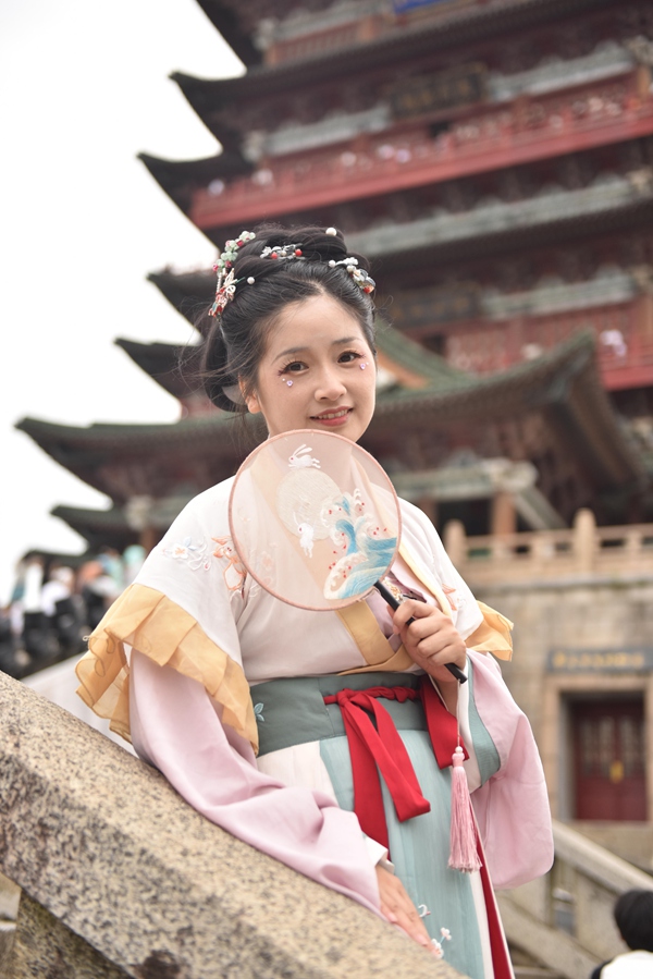 南昌滕王閣“古風(fēng)游”。受訪者供圖