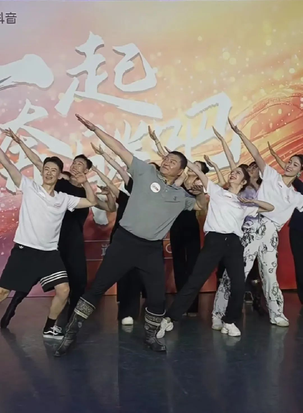 講好中華民族共同體故事，讓網(wǎng)絡(luò)“連心”更“聚心”