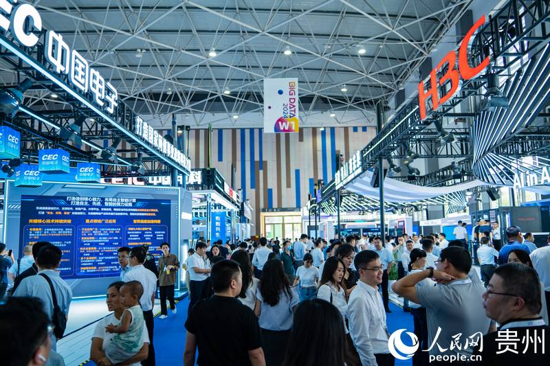 3、2024數(shù)博會共吸引400余家展商參展。人民網(wǎng) 陽茜攝.jpg