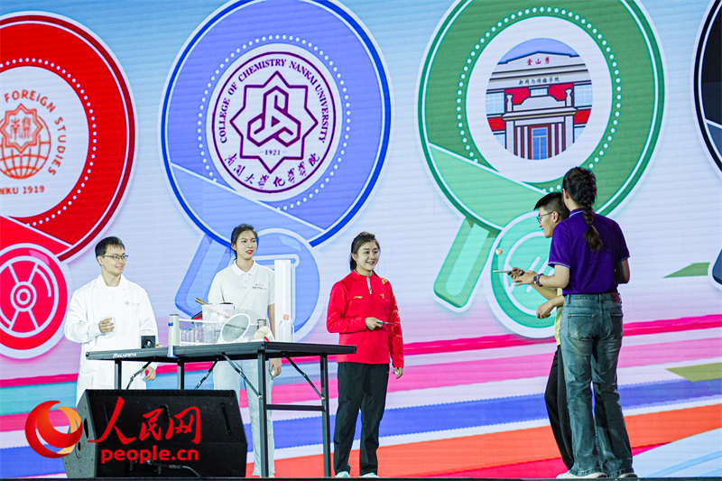 陳夢(mèng)與南開學(xué)子互動(dòng)。人民網(wǎng)記者 于凱攝