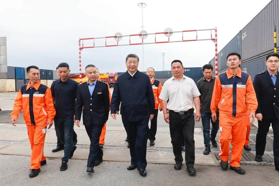 時(shí)政微觀察丨再次考察西部陸海新通道，總書(shū)記提出新要求