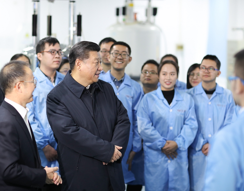 2019年1月17日，習(xí)近平在天津南開大學(xué)元素有機化學(xué)國家重點實驗室同師生親切交流。