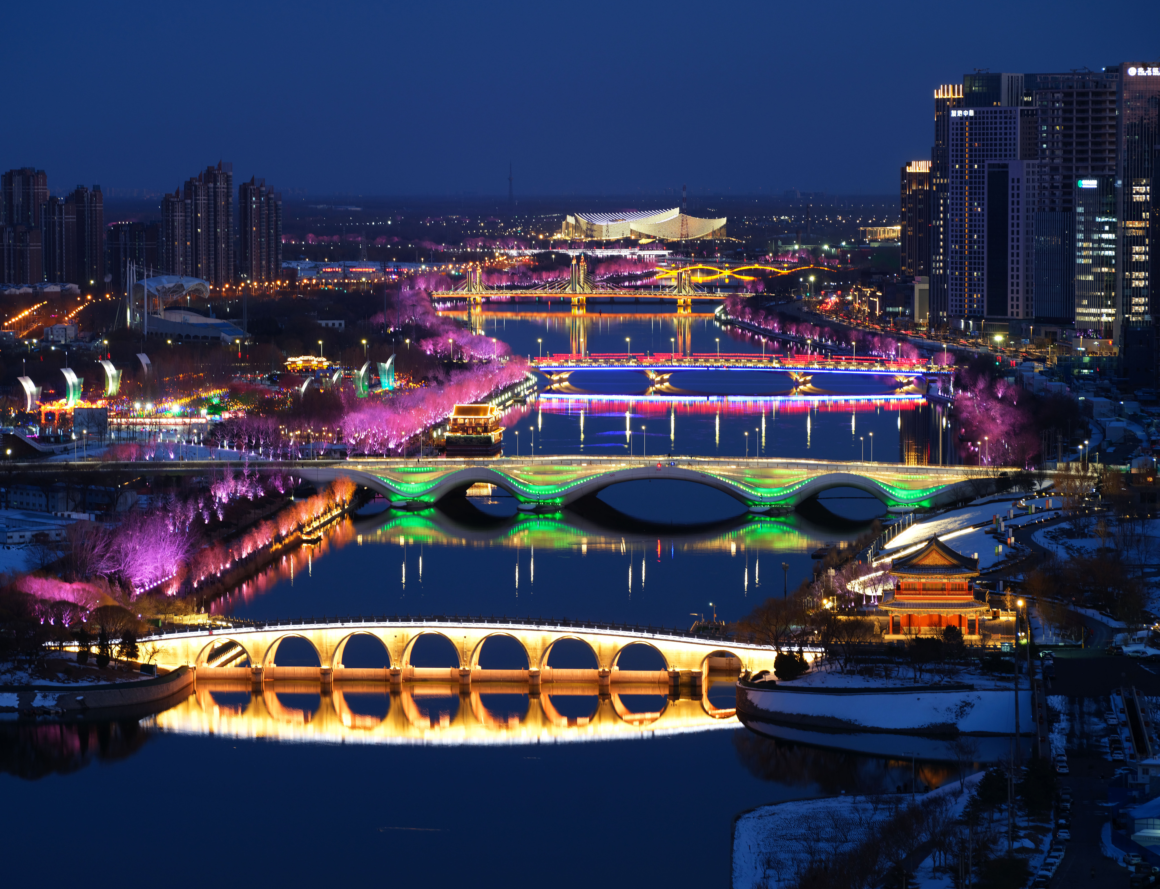 2024年2月22日，京杭大運河北京通州段夜景。