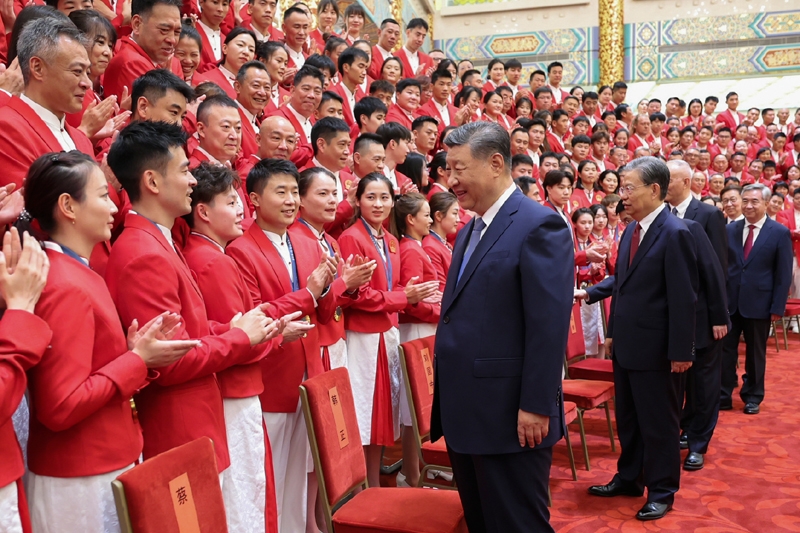 2024年8月20日，習(xí)近平總書(shū)記在人民大會(huì)堂接見(jiàn)第33屆夏季奧林匹克運(yùn)動(dòng)會(huì)中國(guó)體育代表團(tuán)全體成員。