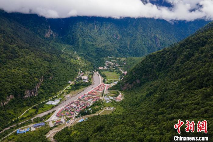 西藏山南勒布溝風(fēng)光?！〗w波 攝