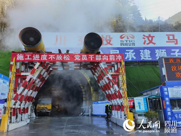 獅子坪隧道口。郭瑩 攝
