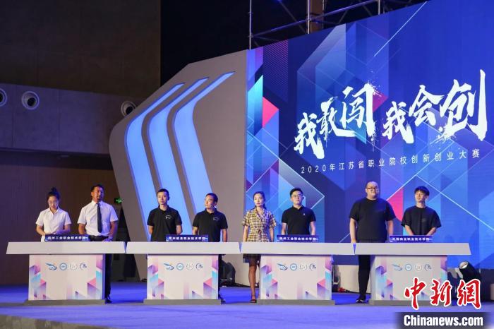 圖為拉東參加“建行杯”第六屆中國國際“互聯(lián)網(wǎng)+”大學生創(chuàng)新創(chuàng)業(yè)大賽省賽?！∈茉L者供圖 攝