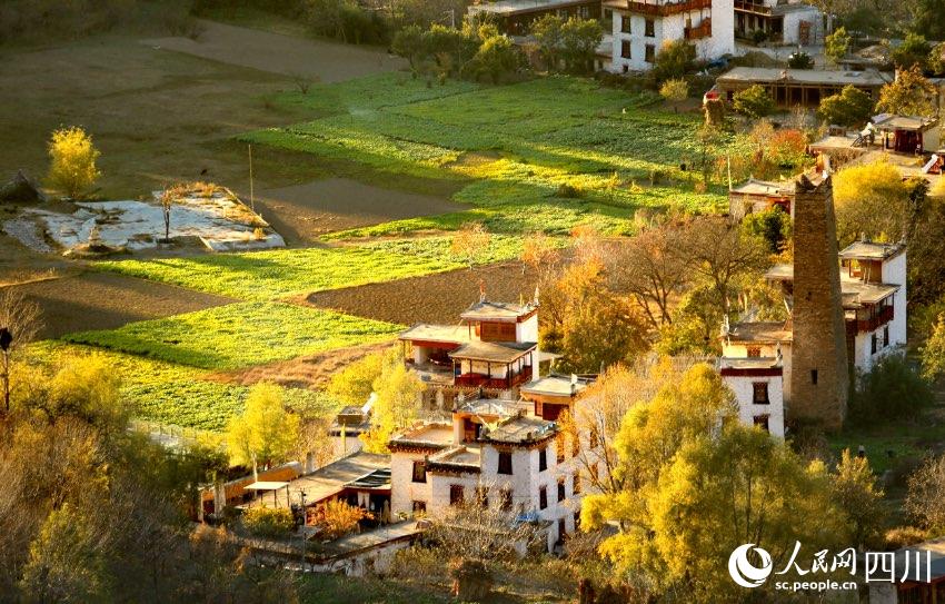 丹巴美景。李永安攝