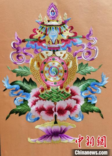 圖為藏繡作品。　祁增蓓 攝