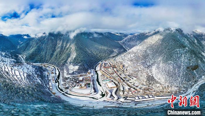 壤塘的雪后美景?！∪捞量h融媒體中心供圖
