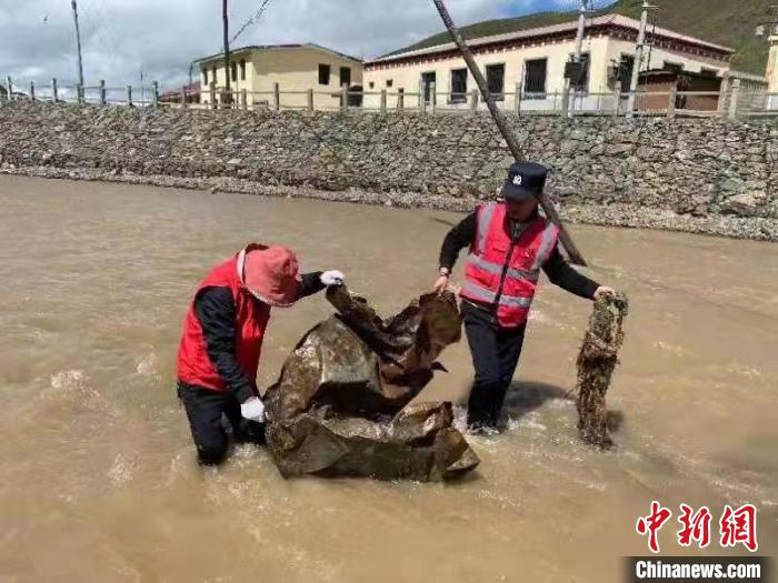守護(hù)長(zhǎng)江支流的青?！肮_(dá)義警”