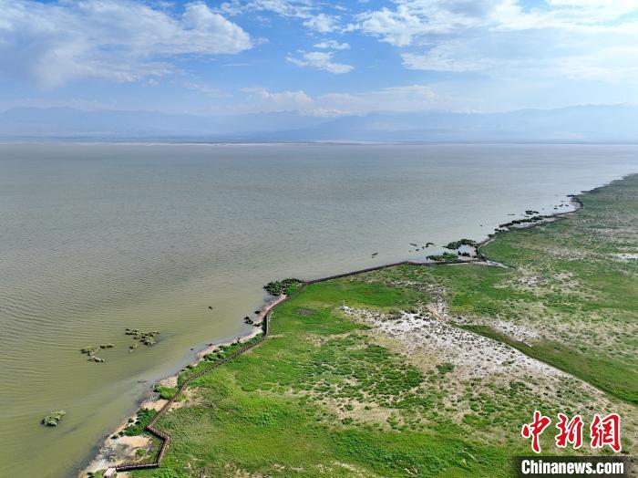 圖為航拍都蘭湖國家濕地公園?！∑钤鲚?攝