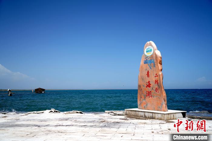 圖為青海湖景區(qū)一角?！O睿 攝
