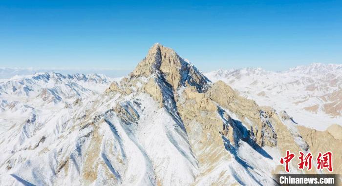 圖為山川被白雪覆蓋?！《继m縣融媒體中心供圖