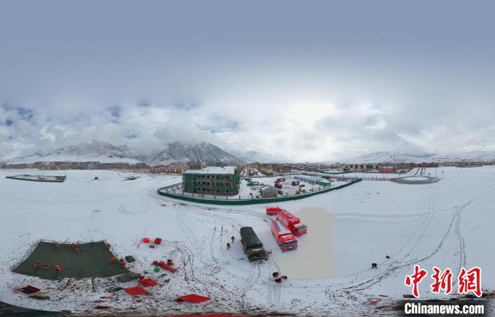 圖為地震實(shí)戰(zhàn)演練現(xiàn)場(chǎng)全景?！∮駱湎拦﹫D