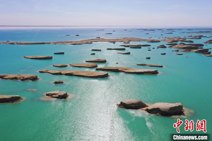 航拍青海大柴旦烏素特水上雅丹奇特景觀?！●R銘言 攝