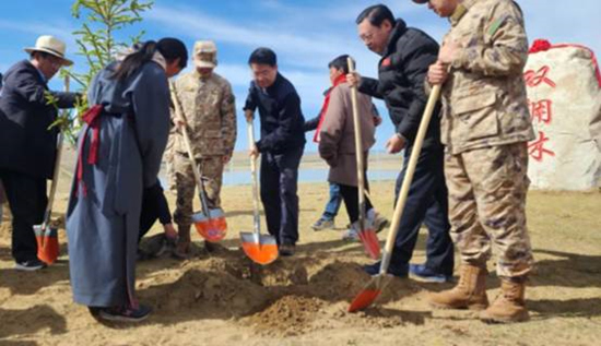 保護(hù)黃河干支流域生態(tài)，軍地共建“雙擁林”防護(hù)帶。四川省退役軍人事務(wù)廳供圖