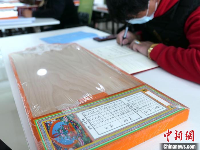 圖為天文歷算計算工具。　謝牧 攝