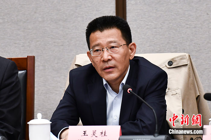 5月16日，由中國社會(huì)科學(xué)院西藏智庫、中國社會(huì)科學(xué)院民族學(xué)與人類學(xué)研究所主辦的第五屆西藏智庫國際論壇在北京舉行。中國社會(huì)科學(xué)院副院長王靈桂在致辭中表示，今年是西藏和平解放70周年，西藏人民團(tuán)結(jié)奮斗，把貧窮落后的舊西藏建設(shè)成經(jīng)濟(jì)發(fā)展、文化繁榮、社會(huì)進(jìn)步、環(huán)境良好、生活幸福的社會(huì)主義新西藏，西藏歷史上第一次徹底消滅了絕對(duì)貧困，同全國人民一起，西藏各族人民已經(jīng)走進(jìn)全面建成小康社會(huì)的新時(shí)代，進(jìn)入歷史發(fā)展的新坐標(biāo)。 <a target='_blank' ><p  align=