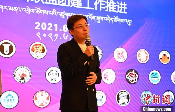 圖為中國舞蹈家協(xié)會街舞委員會常務副主任、秘書長夏銳致辭?！≮w朗 攝