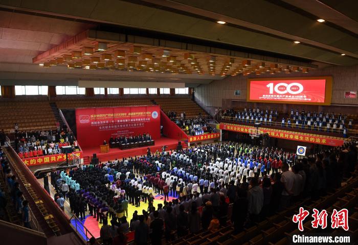圖為西藏自治區(qū)區(qū)(中)直單位第六屆全民健身運(yùn)動(dòng)會(huì)、全民健身體驗(yàn)月暨體育文化展活動(dòng)現(xiàn)場(chǎng) 貢嘎來(lái)松 攝