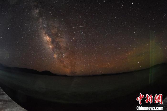 錯鄂湖星空璀璨，一顆流星劃過。　<a target='_blank' ></p><p  align=