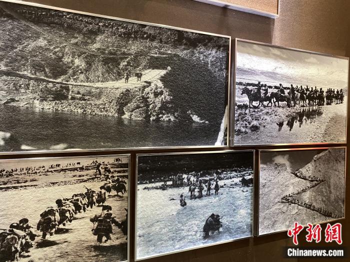 紅樓內(nèi)展廳，圖為昌都戰(zhàn)役中的人民解放軍。彭寧鈴 攝