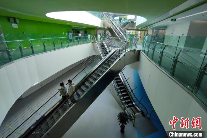 圖為西藏自治區(qū)婦產兒童醫(yī)院內景?！〗w波 攝