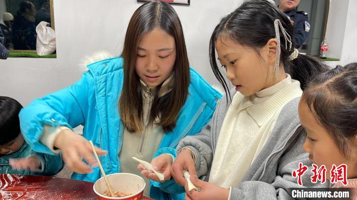 西藏戍邊民警：一想到孩子，心就瞬間柔軟了
