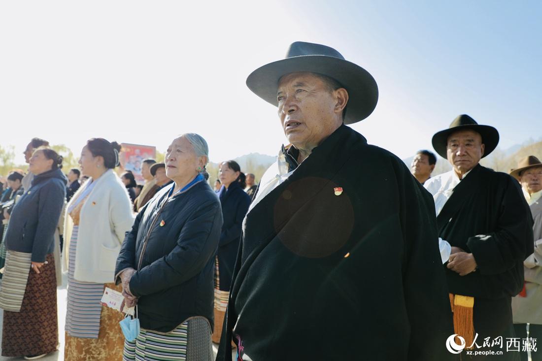 升旗儀式現(xiàn)場。人民網(wǎng) 次仁羅布攝