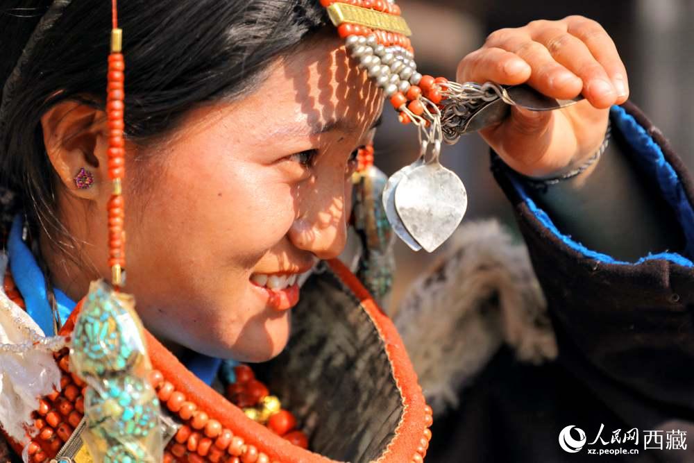 撩起“神秘面紗”。人民網(wǎng) 李海霞