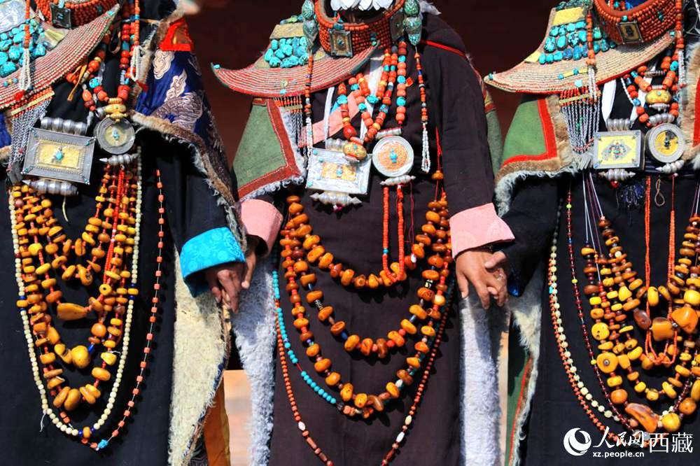 精美的“飛天服飾”。人民網(wǎng) 李海霞攝