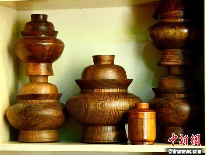 圖為各種木碗成品?！?鄧巴 　攝