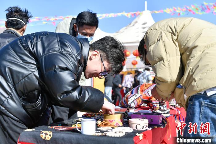 圖為展銷會現(xiàn)場?！∝暩聛硭?攝