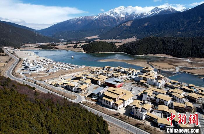 2月17日，西藏林芝魯朗小鎮(zhèn)。(無人機照片) 李林 攝