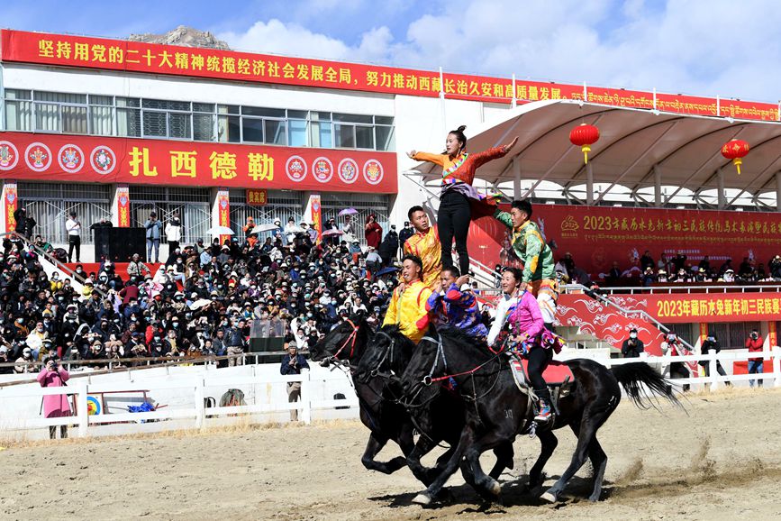 藏歷新年，精彩的馬術(shù)表演。潘多攝
