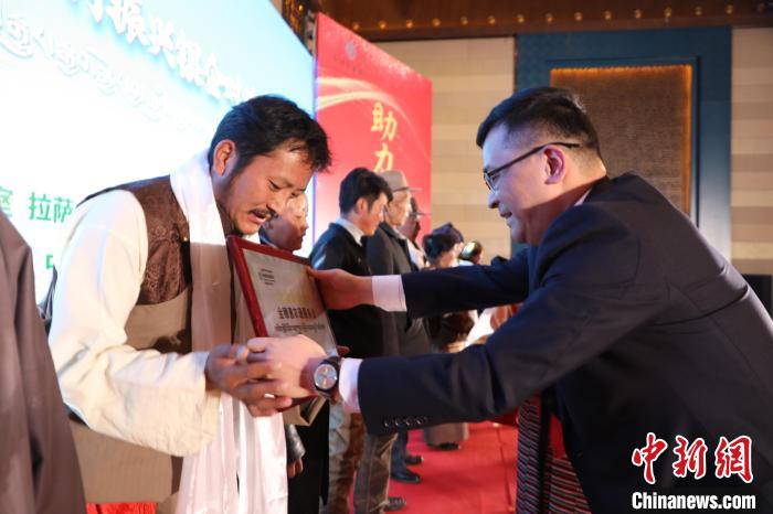 圖為拉薩市銀企對(duì)接洽談會(huì)現(xiàn)場(chǎng)。　格桑倫珠 攝