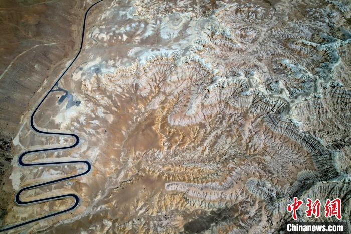 4月5日，西藏阿里札達(dá)土林。(無人機(jī)照片) 李林 攝