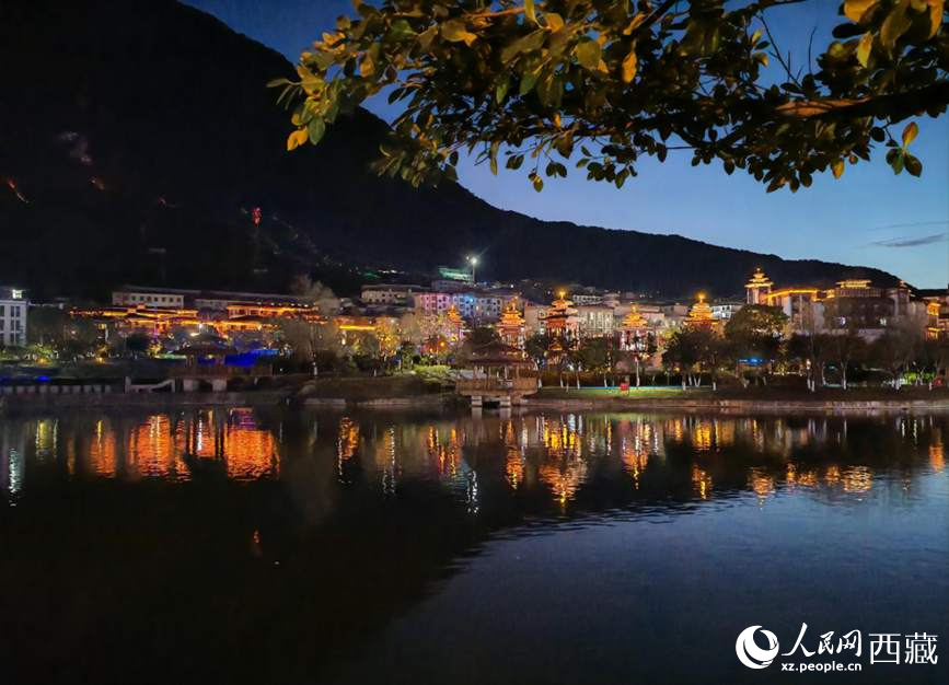 墨脫縣夜景。人民網 李海霞攝