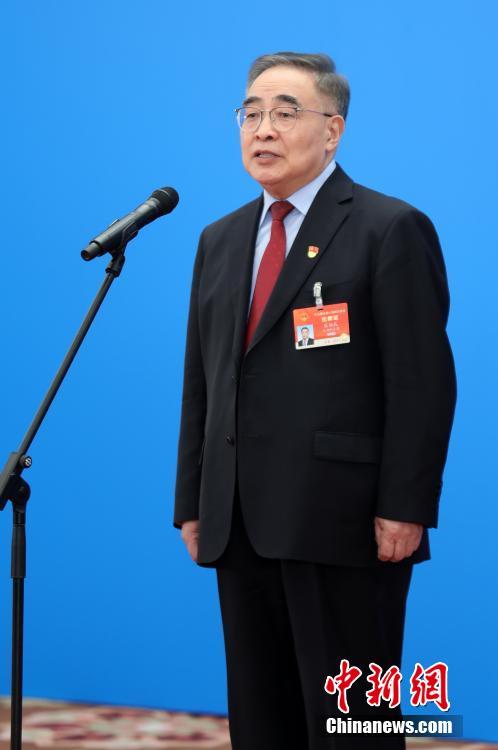 3月8日，第十三屆全國人民代表大會第四次會議舉行第二場“代表通道”采訪活動。圖為全國人大代表張伯禮通過網絡視頻方式接受采訪。 <a target='_blank' ><p  align=